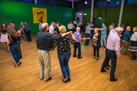 2018-41-Tanzparty_03_450x300.png